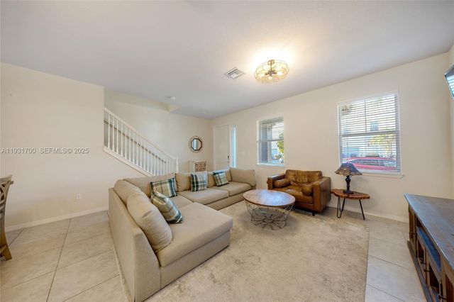 5110 Eucalyptus Dr 3, Hollywood, FL 33021
