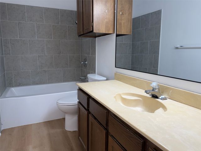 210 Shady Valley Drive, Mansfield, TX 76063