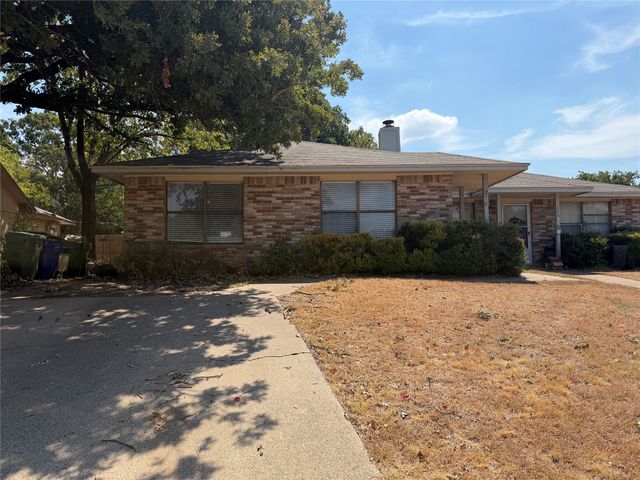 210 Shady Valley Drive, Mansfield, TX 76063