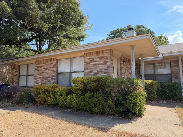 210 Shady Valley Drive, Mansfield, TX 76063