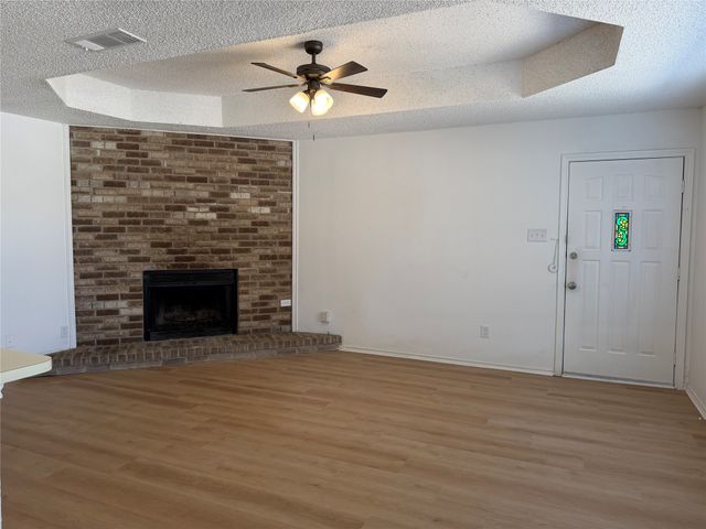 210 Shady Valley Drive, Mansfield, TX 76063