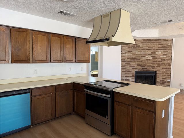 210 Shady Valley Drive, Mansfield, TX 76063