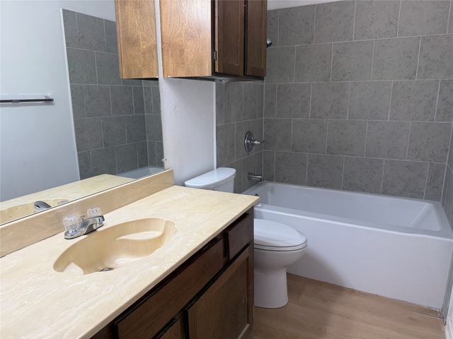 210 Shady Valley Drive, Mansfield, TX 76063