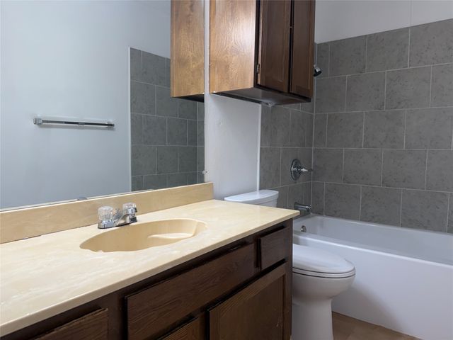 210 Shady Valley Drive, Mansfield, TX 76063