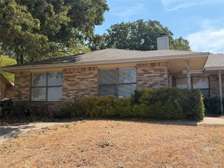 210 Shady Valley Drive, Mansfield, TX 76063