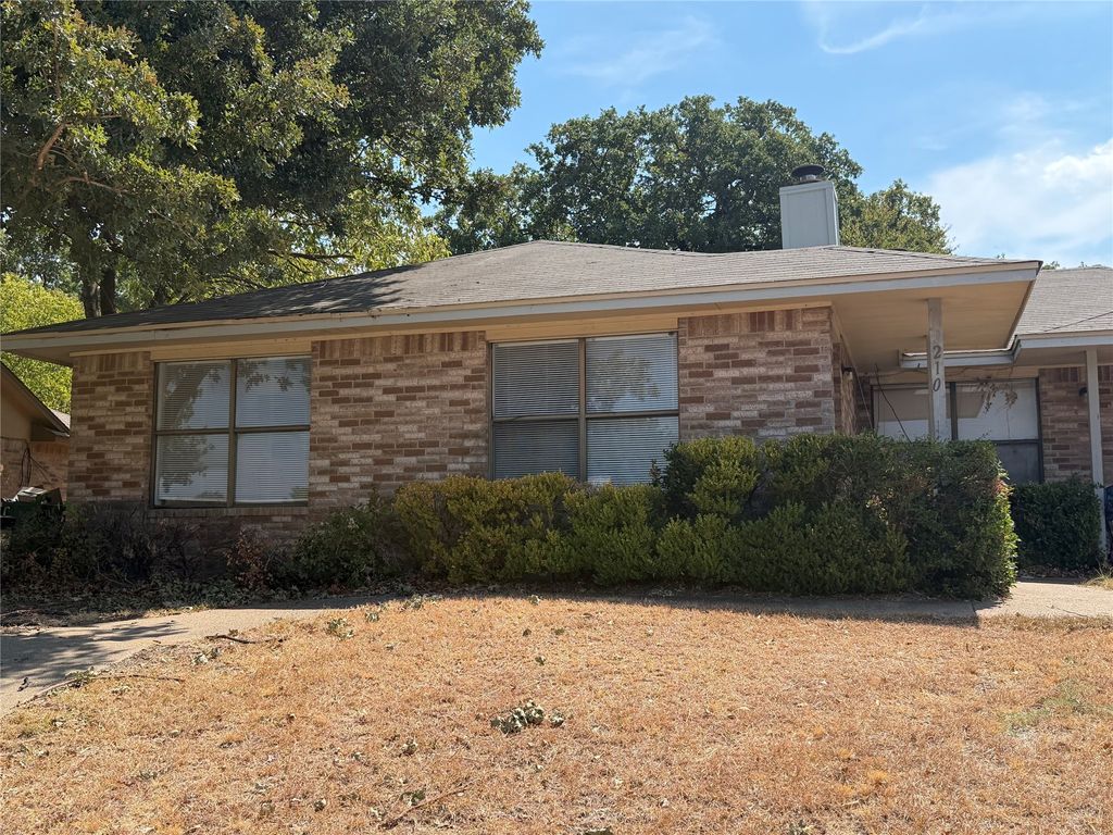 210 Shady Valley Drive, Mansfield, TX 76063