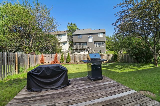67 W Rustic Lane, Round Lake Beach, IL 60073