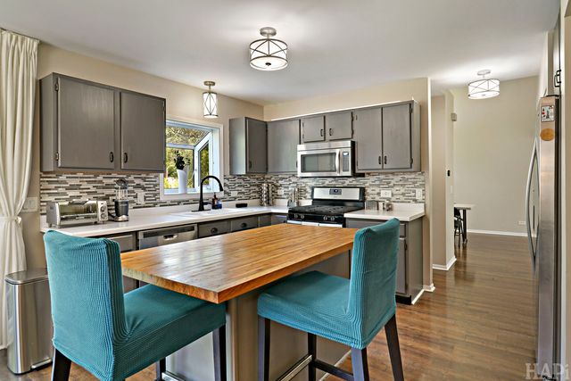 67 W Rustic Lane, Round Lake Beach, IL 60073