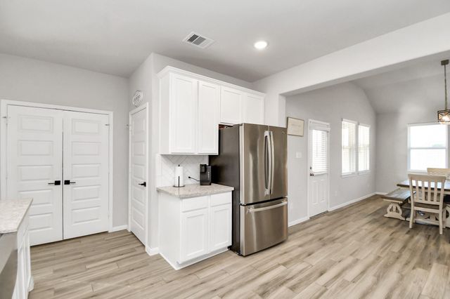 8419 Sunset Horizon Drive, Baytown, TX 77521