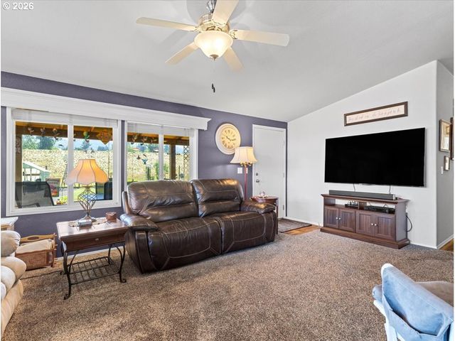 1410 WESTSIDE Hwy, Kelso, WA 98626