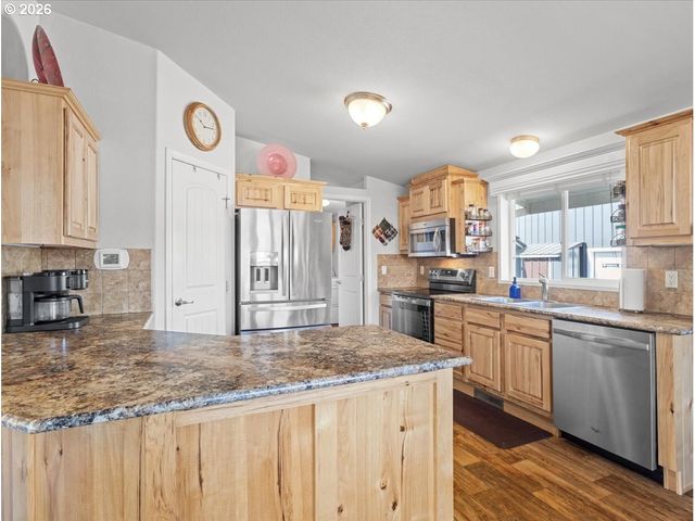 1410 WESTSIDE Hwy, Kelso, WA 98626