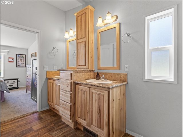 1410 WESTSIDE Hwy, Kelso, WA 98626