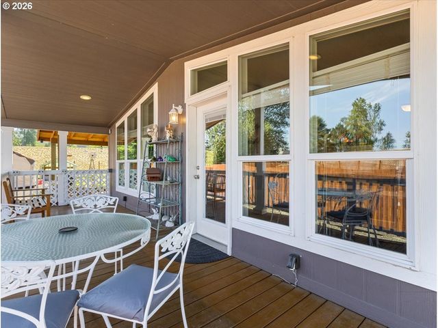 1410 WESTSIDE Hwy, Kelso, WA 98626