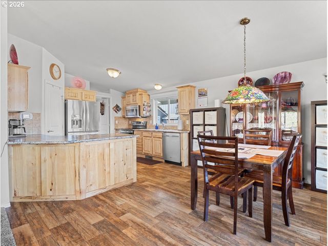 1410 WESTSIDE Hwy, Kelso, WA 98626
