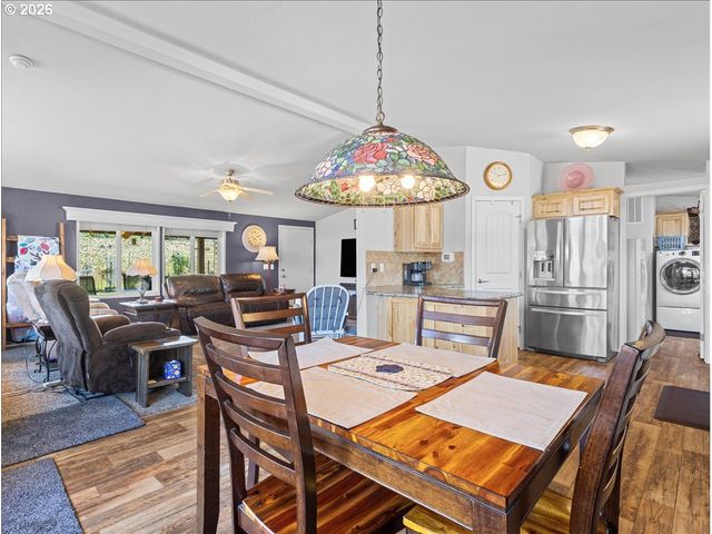 1410 WESTSIDE Hwy, Kelso, WA 98626
