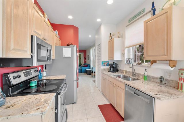 1950 Ne 7th St 105, Deerfield Beach, FL 33441