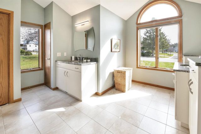 828 Tamarack Way, Verona, WI 53593