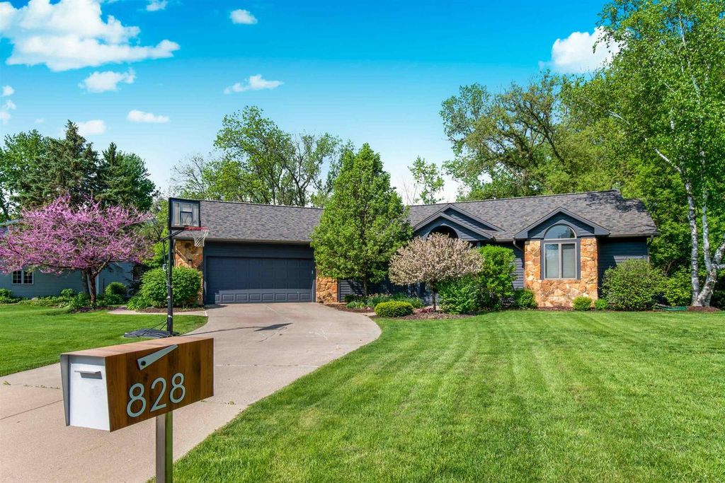 828 Tamarack Way, Verona, WI 53593