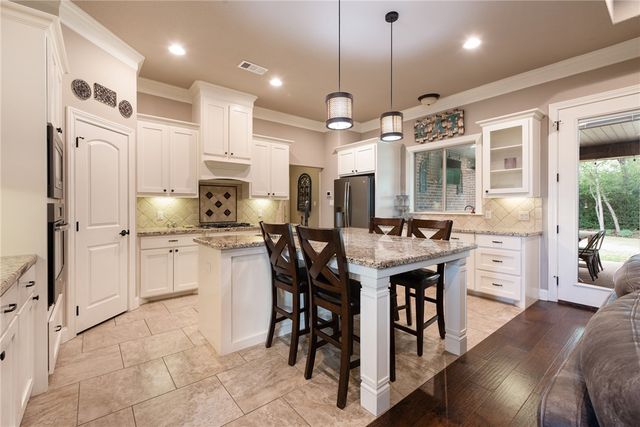 4605 River Valley Drive, Bryan, TX 77808