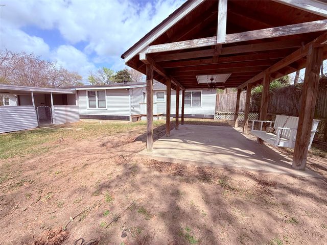 200 E Myrtle Street, Winnsboro, TX 75494