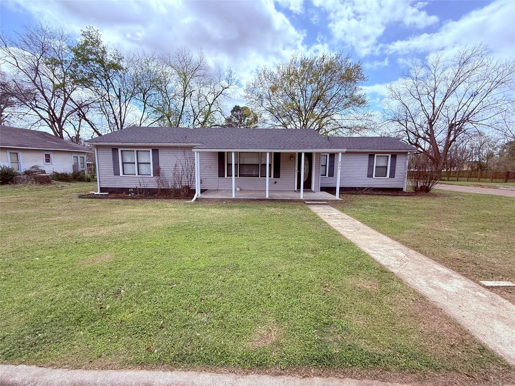 200 E Myrtle Street, Winnsboro, TX 75494