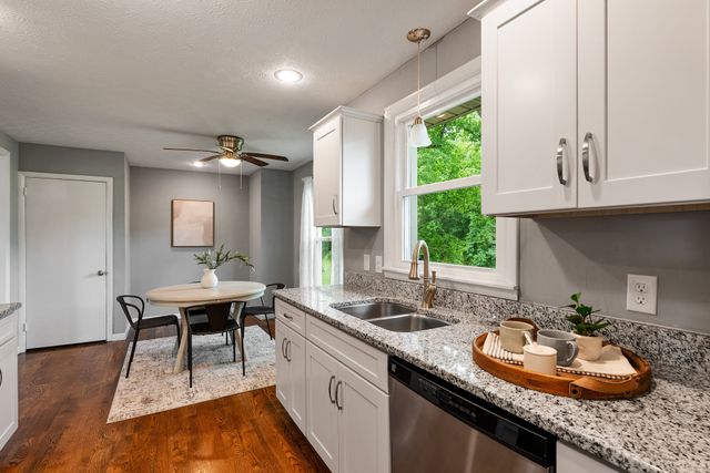 108 W Circle Dr, Burns, TN 37029