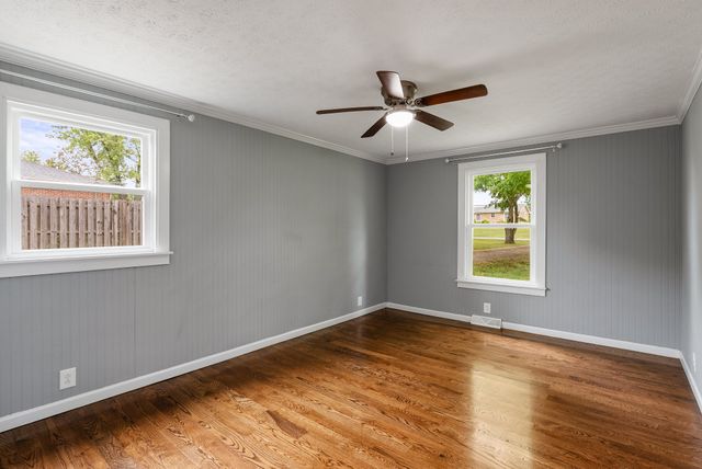 108 W Circle Dr, Burns, TN 37029
