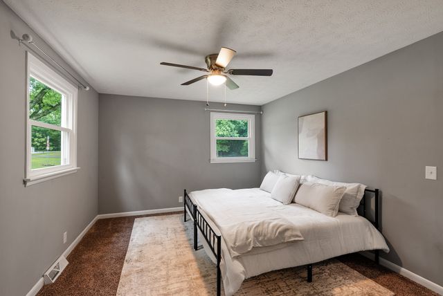 108 W Circle Dr, Burns, TN 37029
