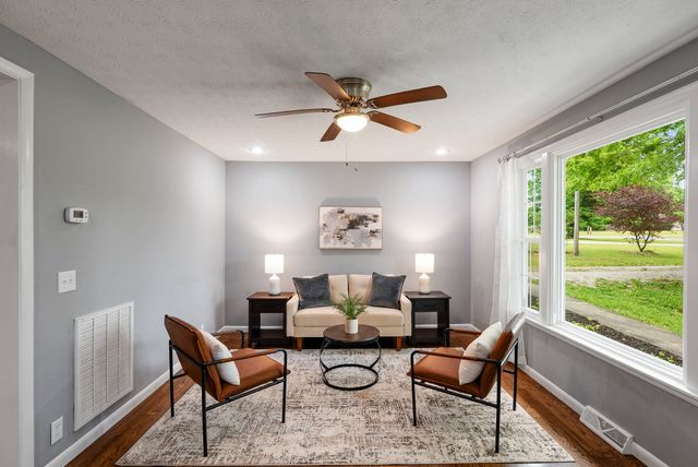 108 W Circle Dr, Burns, TN 37029