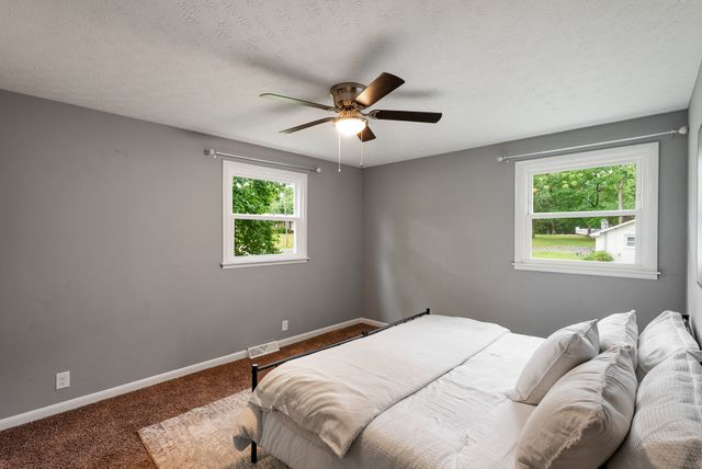 108 W Circle Dr, Burns, TN 37029