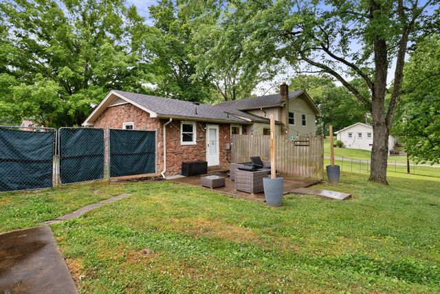 108 W Circle Dr, Burns, TN 37029