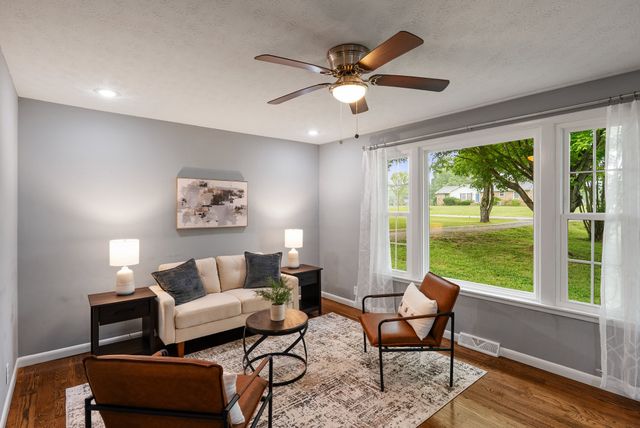 108 W Circle Dr, Burns, TN 37029