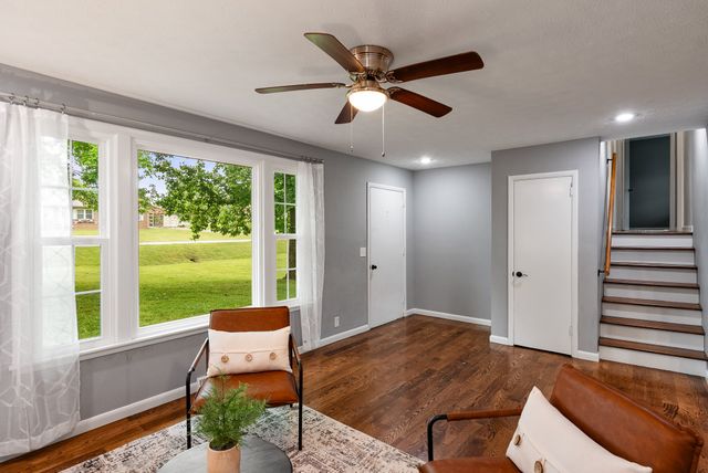 108 W Circle Dr, Burns, TN 37029