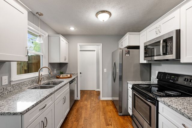 108 W Circle Dr, Burns, TN 37029
