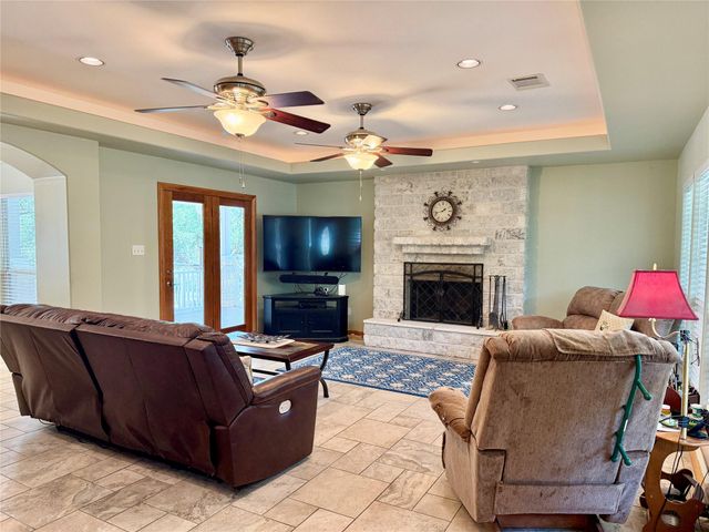 670 Woodland DR, Driftwood, TX 78619