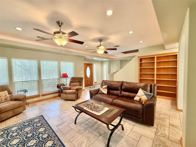 670 Woodland DR, Driftwood, TX 78619