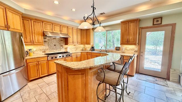 670 Woodland DR, Driftwood, TX 78619