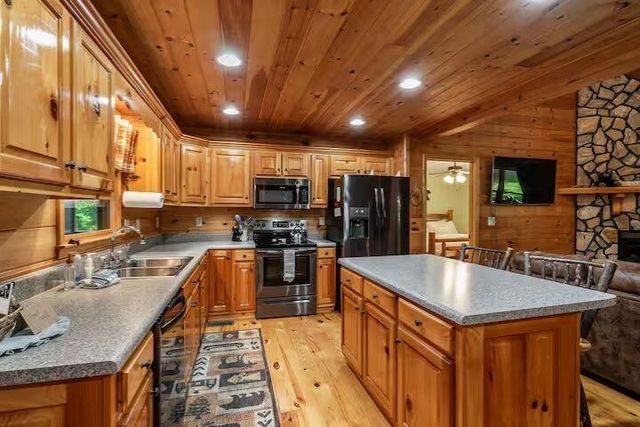 808 Villa Drive, Ellijay, GA 30540