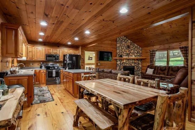 808 Villa Drive, Ellijay, GA 30540