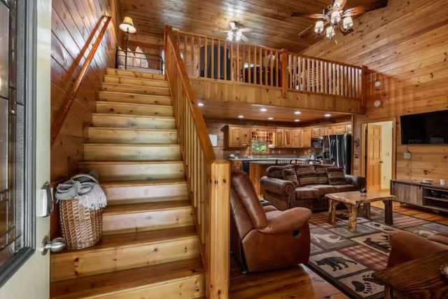 808 Villa Drive, Ellijay, GA 30540