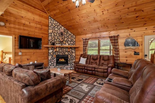 808 Villa Drive, Ellijay, GA 30540