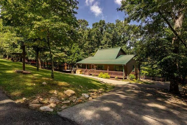 808 Villa Drive, Ellijay, GA 30540