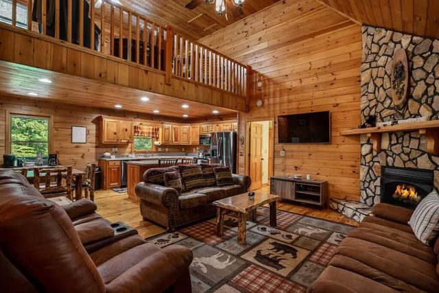 808 Villa Drive, Ellijay, GA 30540