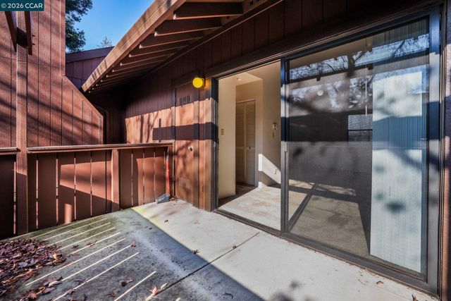 833 Camelback Pl, Pleasant Hill, CA 94523