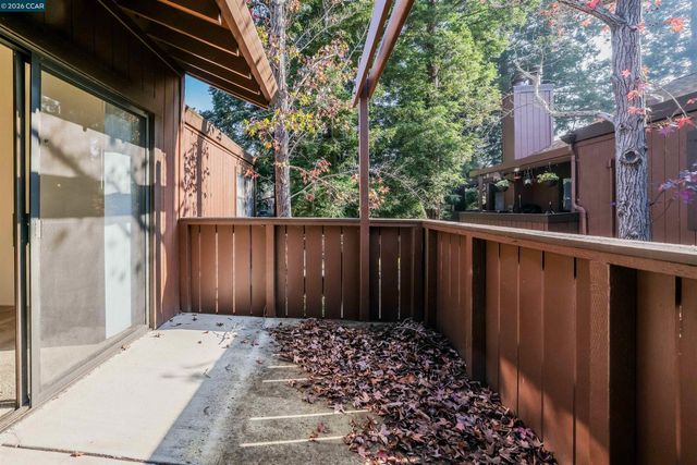 833 Camelback Pl, Pleasant Hill, CA 94523