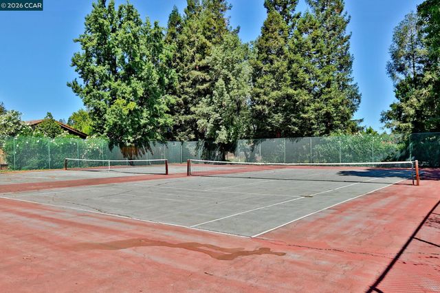 833 Camelback Pl, Pleasant Hill, CA 94523