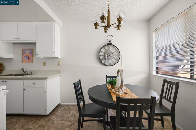 833 Camelback Pl, Pleasant Hill, CA 94523