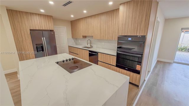 2101 NE 54th Ct, Fort Lauderdale, FL 33308