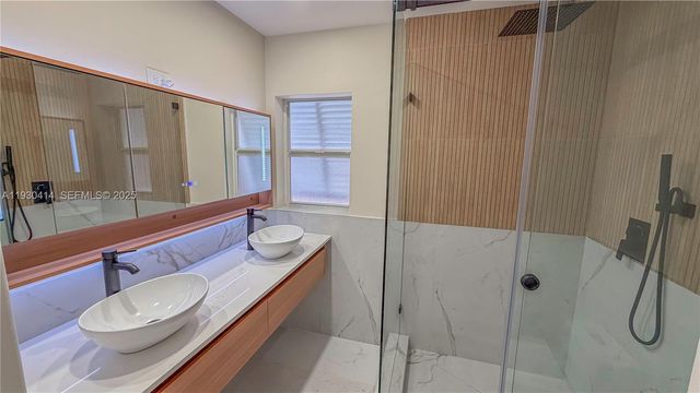 2101 NE 54th Ct, Fort Lauderdale, FL 33308