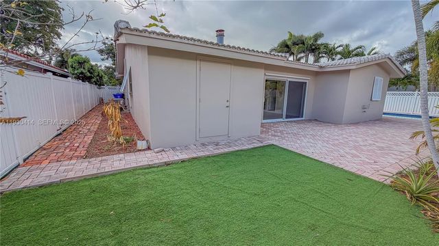 2101 NE 54th Ct, Fort Lauderdale, FL 33308